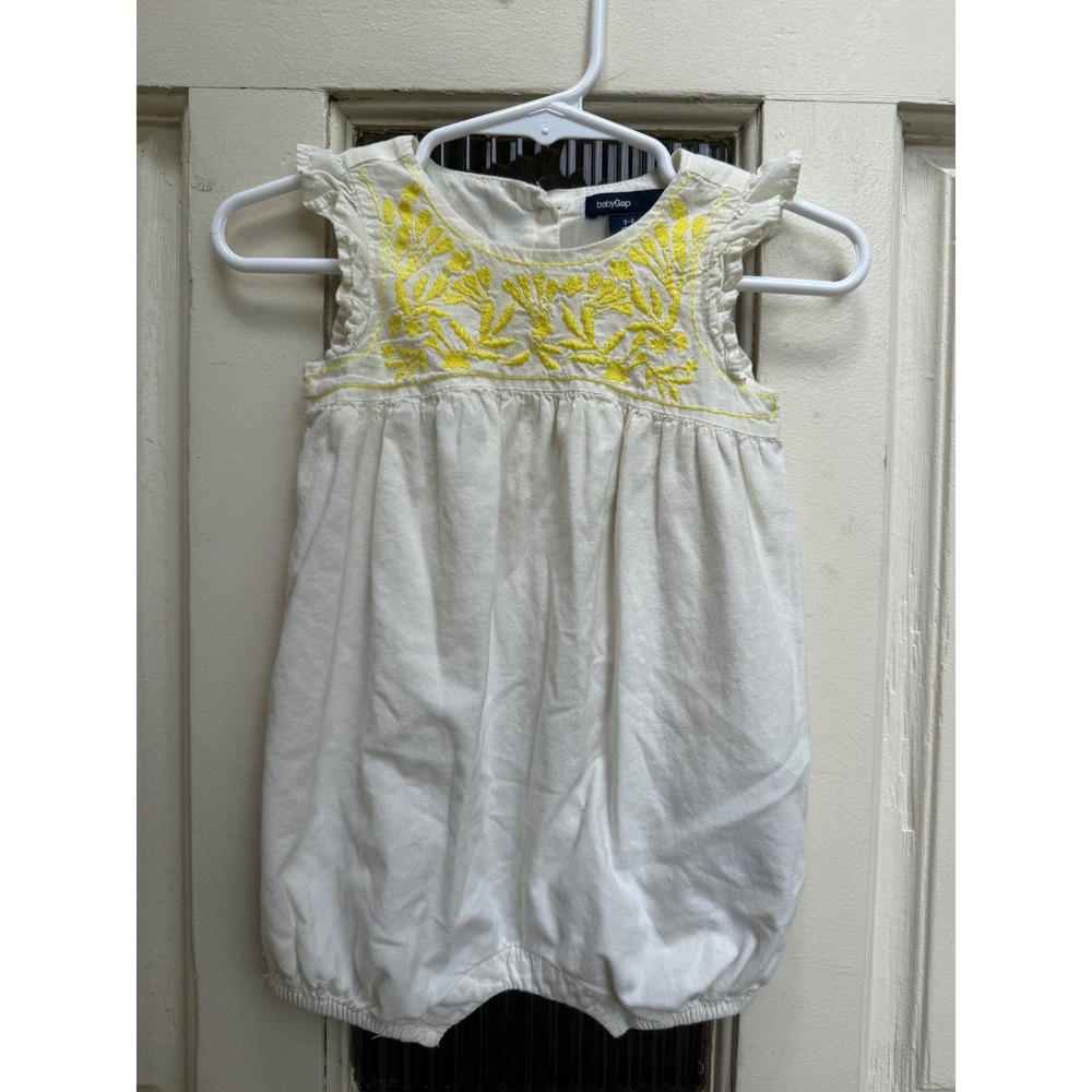 Baby Gap White Yellow Floral‎ Embroidered Bubble Romper Sunsuit Size 3-6 Months